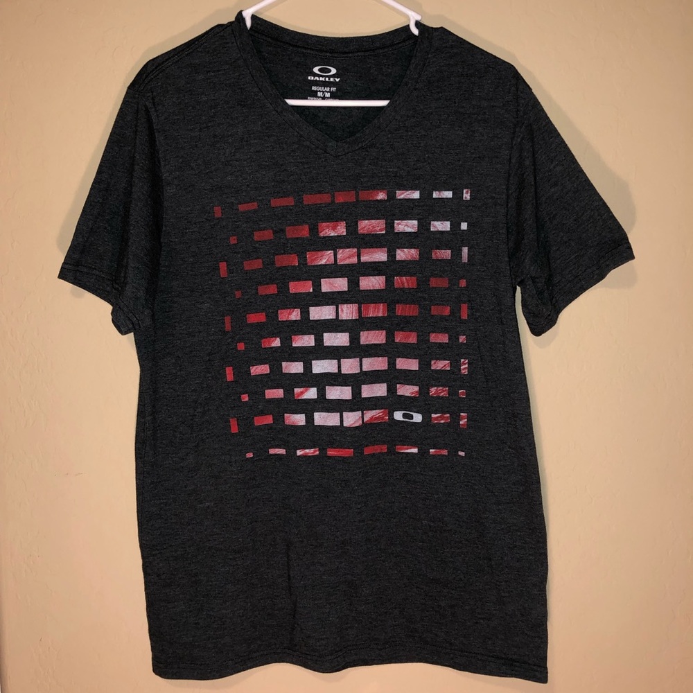 OAKLEY V-neck T-Shirt NWOT - Picture 2 of 5